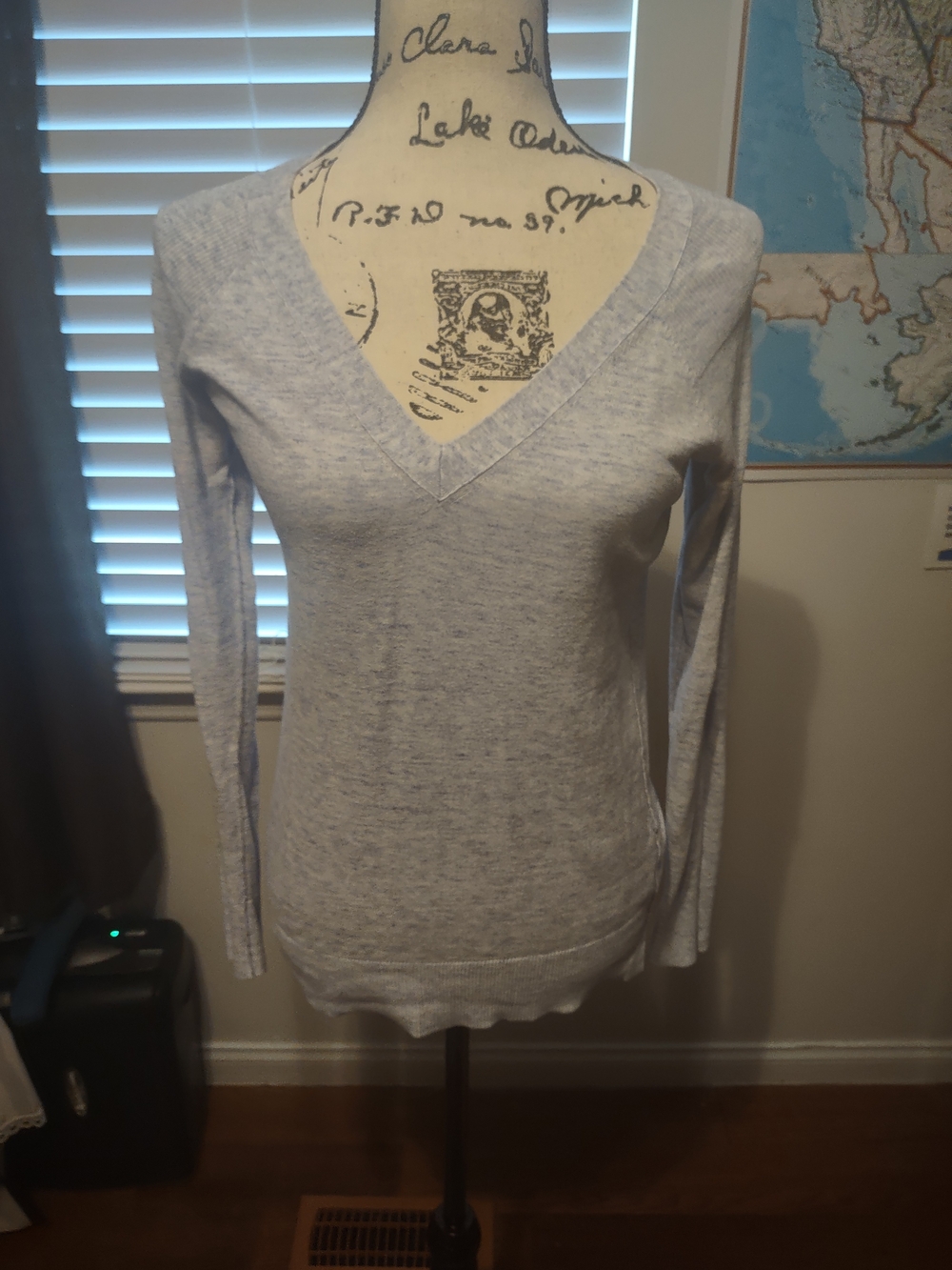 American Eagle Outfitters Light Heather Gray V-Neck Long Sleeve Top